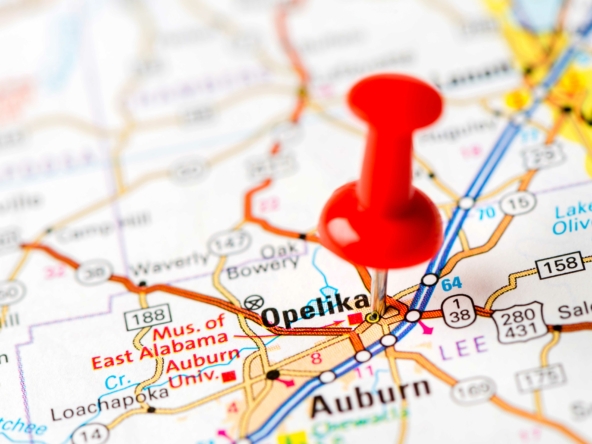 Red thumbtack marking Opelika on a map